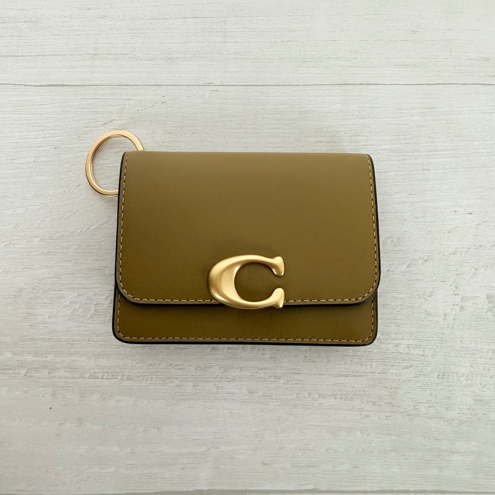 Coach Bandit Card Case Wallet Women Muted Olive Leather C Logo Minimalist